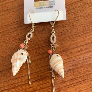 Seashell summertime earrings ✨3 for $13✨